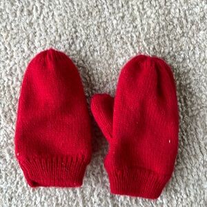 Red old navy mittens size medium kid